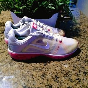 Nike training move fit size 8